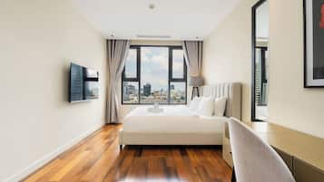 Premium bedding, Select Comfort beds, minibar, desk