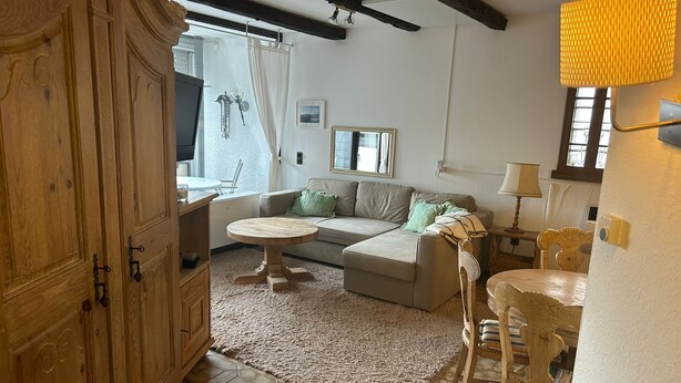 A cozy living room with a wooden cabinet, a round coffee table, a sofa, and a dining table with chairs. - Complete Winterberg residence Fichtenweg 54, near the slopes and Bikepark. (Winterberg)