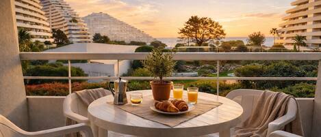 屋外ダイニングエリア