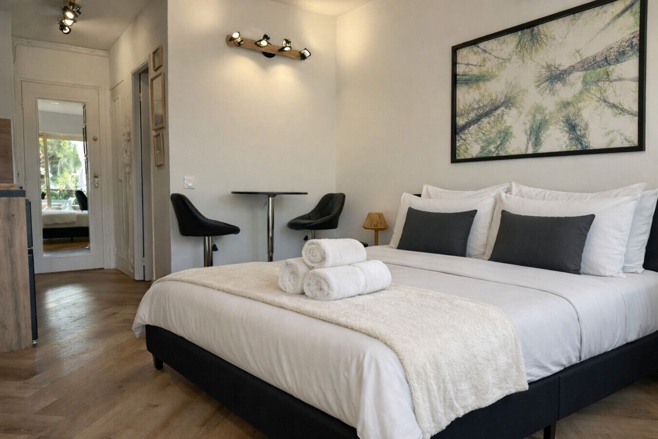 Ferros/tábuas de passar roupa, Wi-Fi, roupa de cama