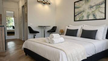 BĂŒgeleisen/BĂŒgelbrett, WLAN, BettwĂ€sche