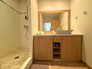 Hair dryer, towels - Marina vue mer panoramique- Premium (Villeneuve-Loubet)