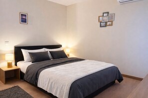 Desk, iron/ironing board, WiFi, bed sheets - Marina vue mer panoramique- Premium (Villeneuve-Loubet)