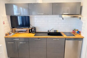 Fridge, microwave, oven, stovetop - Studio - marina sea view- smart (Villeneuve-Loubet)