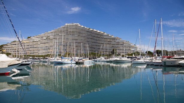 A large cruise ship docked at a marina with multiple sailboats. - Studio - marina sea view- smart (Villeneuve-Loubet)