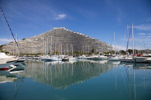 A large cruise ship docked at a marina with multiple sailboats. - Studio - marina sea view- smart (Villeneuve-Loubet)
