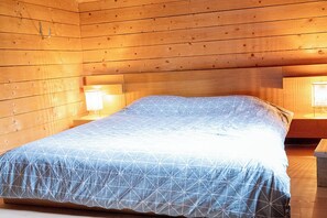 Tabla de planchar con plancha, wifi y ropa de cama 