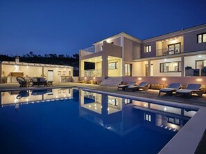 Seasonal outdoor pool, pool loungers - Karousa Luxury Villa (Zakynthos)