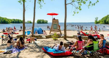 Comfy 2BR Pierrefonds Apt with included parking