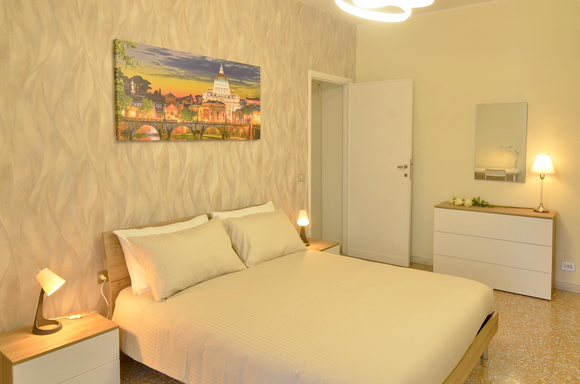 Een strijkplank/strijkijzer, wifi, beddengoed