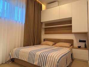 3 bedrooms, in-room safe, desk, soundproofing