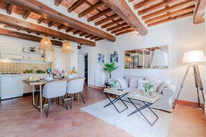 Apartment | Living room - Apartment in Tuscany With Vineyard Views (Lucca)