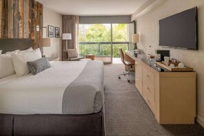 Työpöytä, silitysrauta/-lauta, Wi-Fi, vuodevaatteet