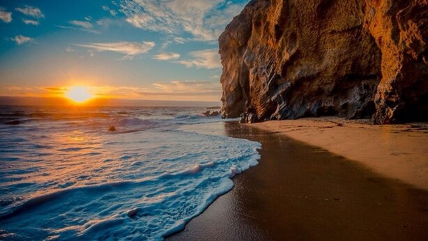 A beach with a rocky cliff and the ocean. - Iconic Nature Views | Monterey Bay. Pool (Santa Cruz)