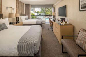 Desk, iron/ironing board, WiFi, bed sheets