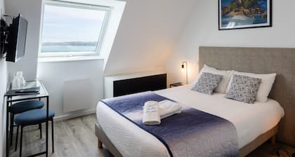 Guest Room “Ile Bono” at Au Point De Vue with Sea View and Wi-Fi