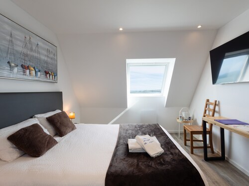 Guesthouse 'Île Rouzic' with Sea View and Wi-Fi