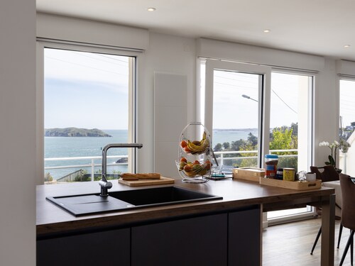 Guesthouse 'Île Rouzic' with Sea View and Wi-Fi