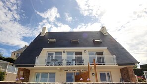 Exterior - Guesthouse 'Île Rouzic' with Sea View and Wi-Fi (Perros-Guirec)