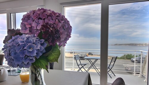 Guesthouse 'Ile Rouzic' with Sea View and Wi-Fi