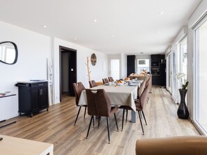 Dining - Guesthouse 'Ile Rouzic' with Sea View and Wi-Fi (Perros-Guirec)
