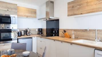 Køleskab, mikrobølgeovn, ovn, kogeplade