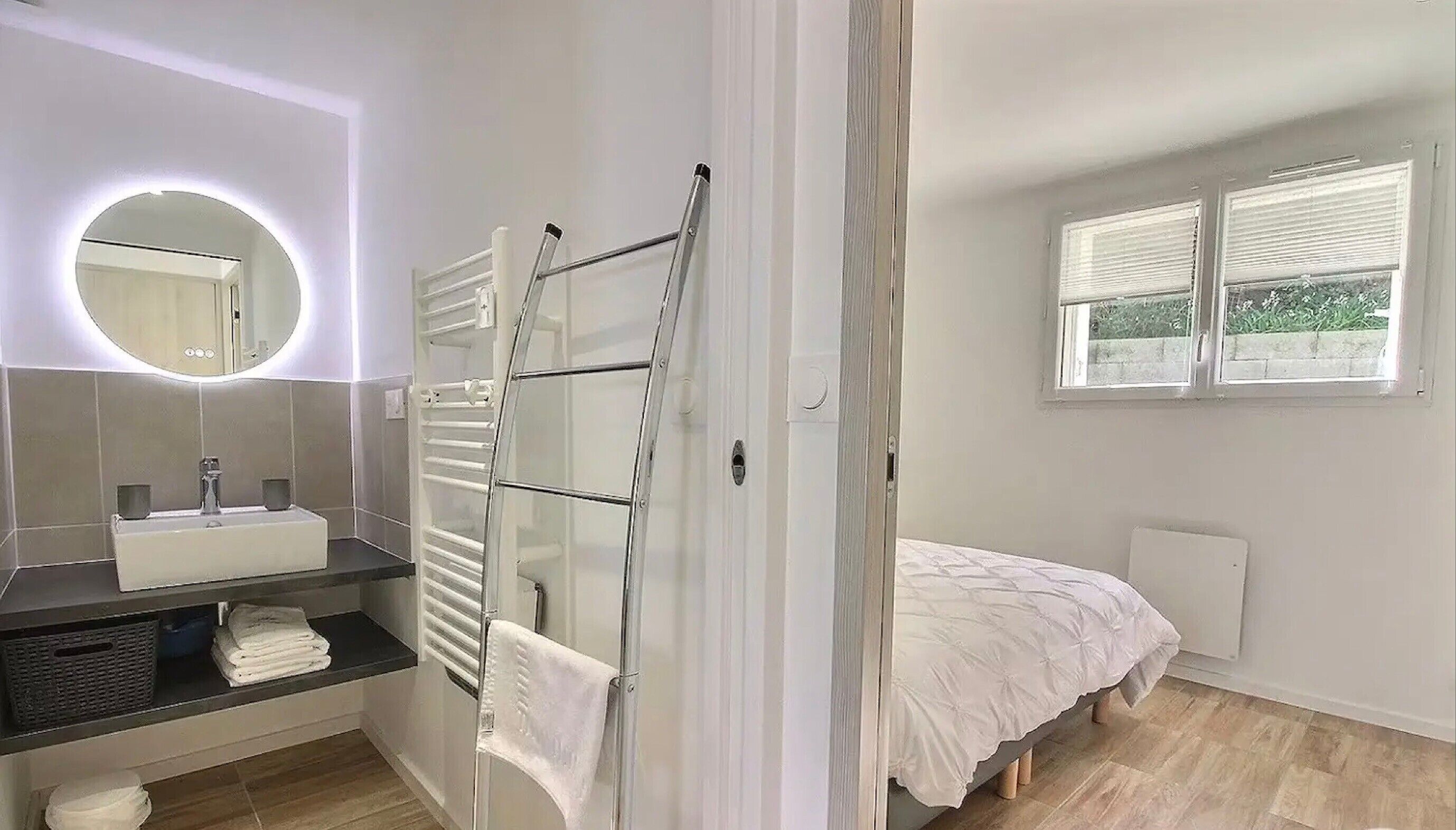 Een strijkplank/strijkijzer, wifi