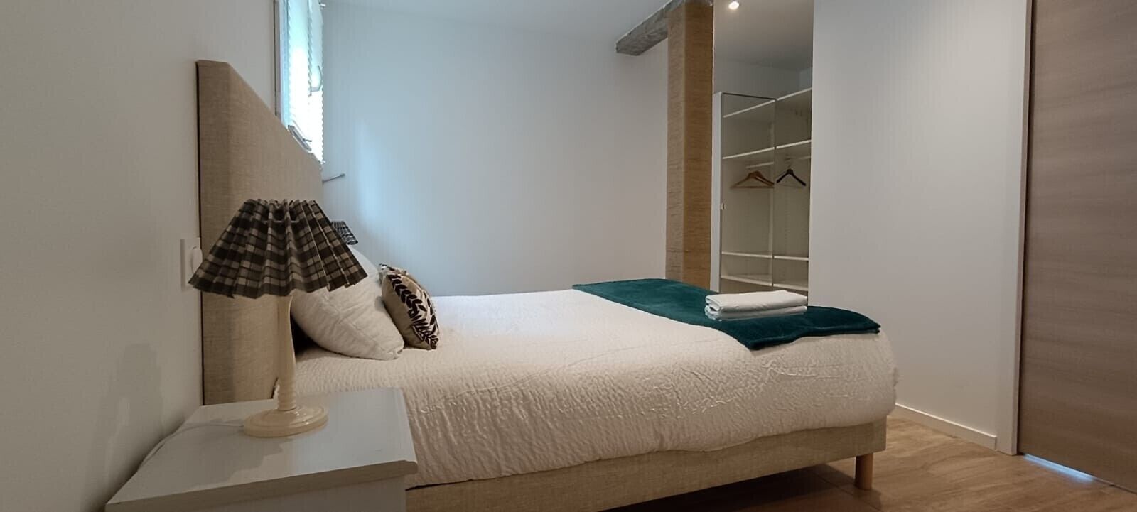 Iron/ironing board, WiFi