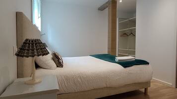 Iron/ironing board, WiFi