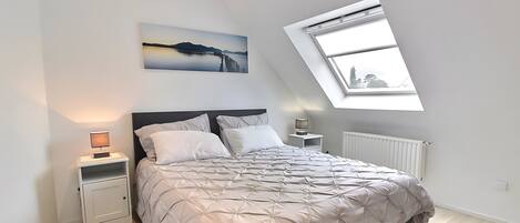 Iron/ironing board, WiFi