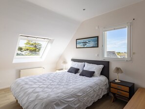 1 slaapkamer, een strijkplank/strijkijzer, wifi