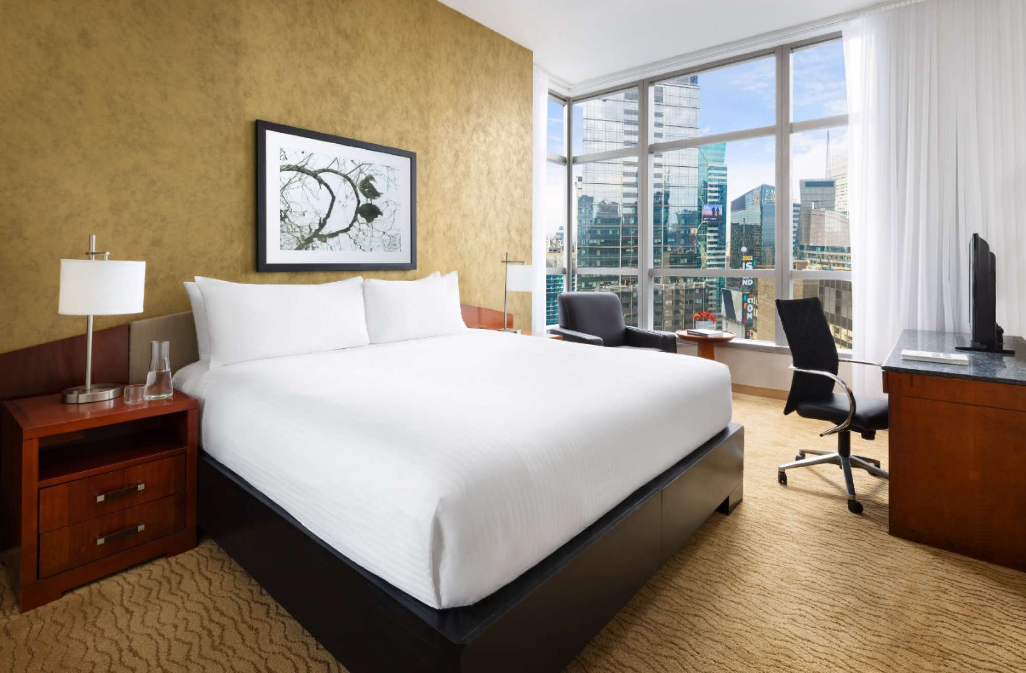 Desk, iron/ironing board, WiFi, bed sheets