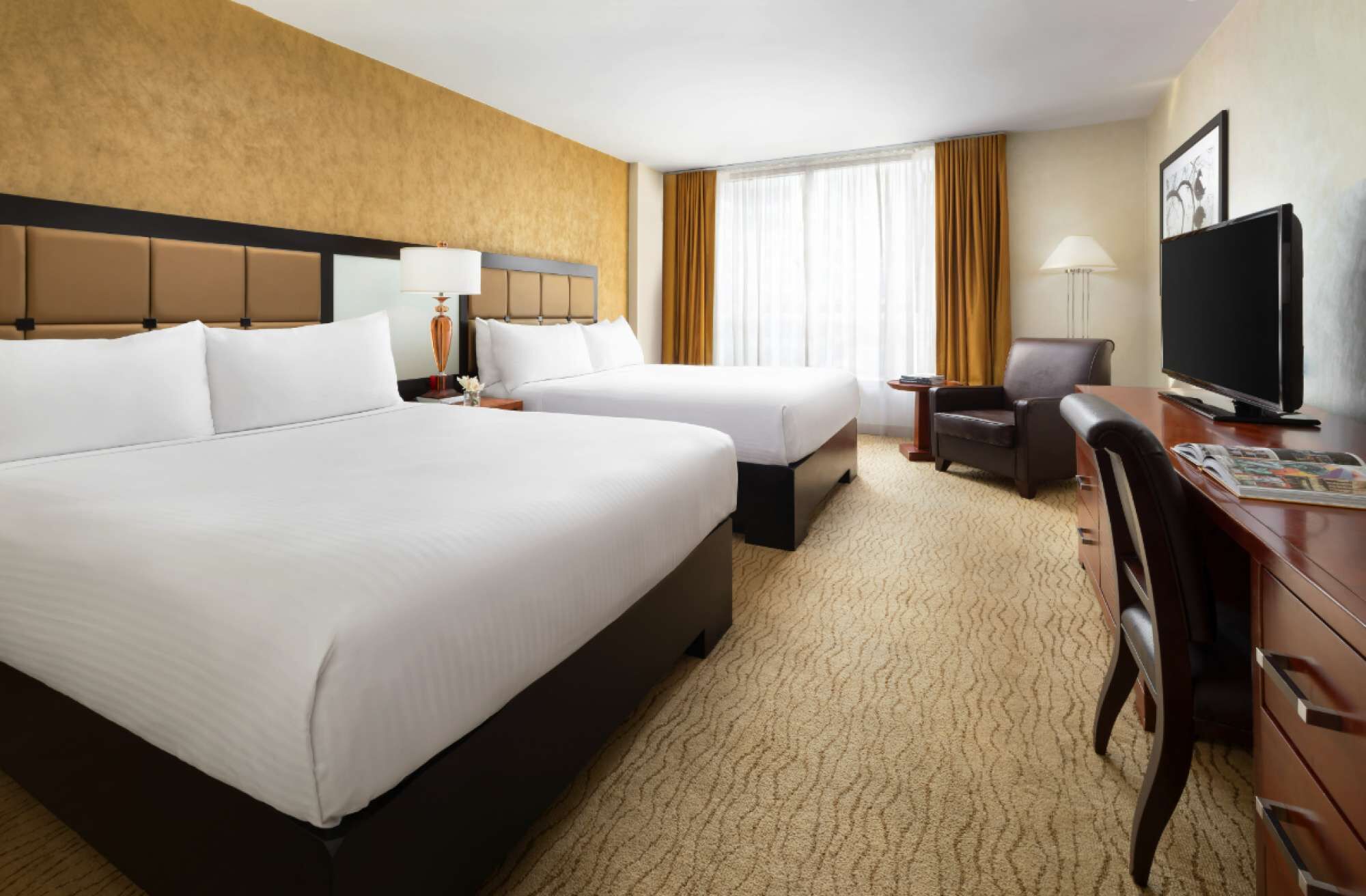 Desk, iron/ironing board, WiFi, bed sheets