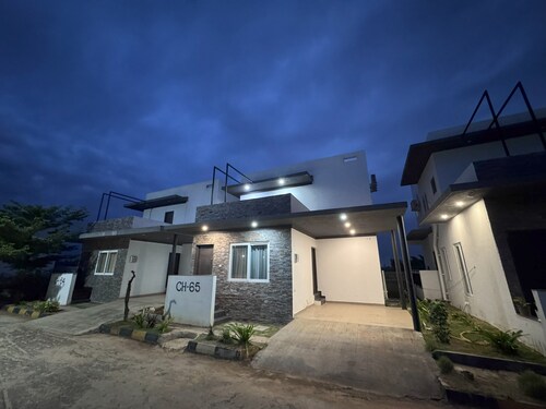 Charming 1-bedroom villa in welcoming Nandi Hills with AC