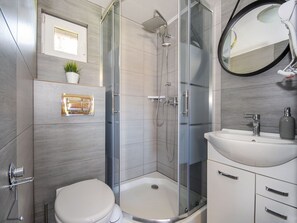 House | Bathroom - Comfortable Holiday Homes, Jacuzzi, Summer Pool (Postomino)