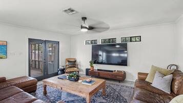 スマートテレビ、書斎 / ワークスペース