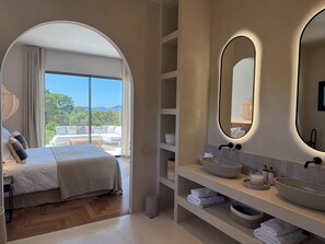 Iron/ironing board, WiFi, bed sheets - Villa Gigi maquis and sea view, 10 minutes from the beach (lecci)