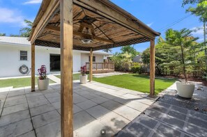 House - Modern Home in Hallandale Beach (Hallandale Beach)