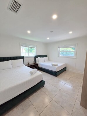 House - Modern Home in Hallandale Beach (Hallandale Beach)