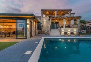 House - Villa La Vrana Zadarvillas (Pakostane)