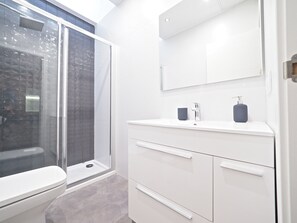 Apartment | Bilik Mandi | Pengering rambut, tuala disediakan, sabun, syampu 