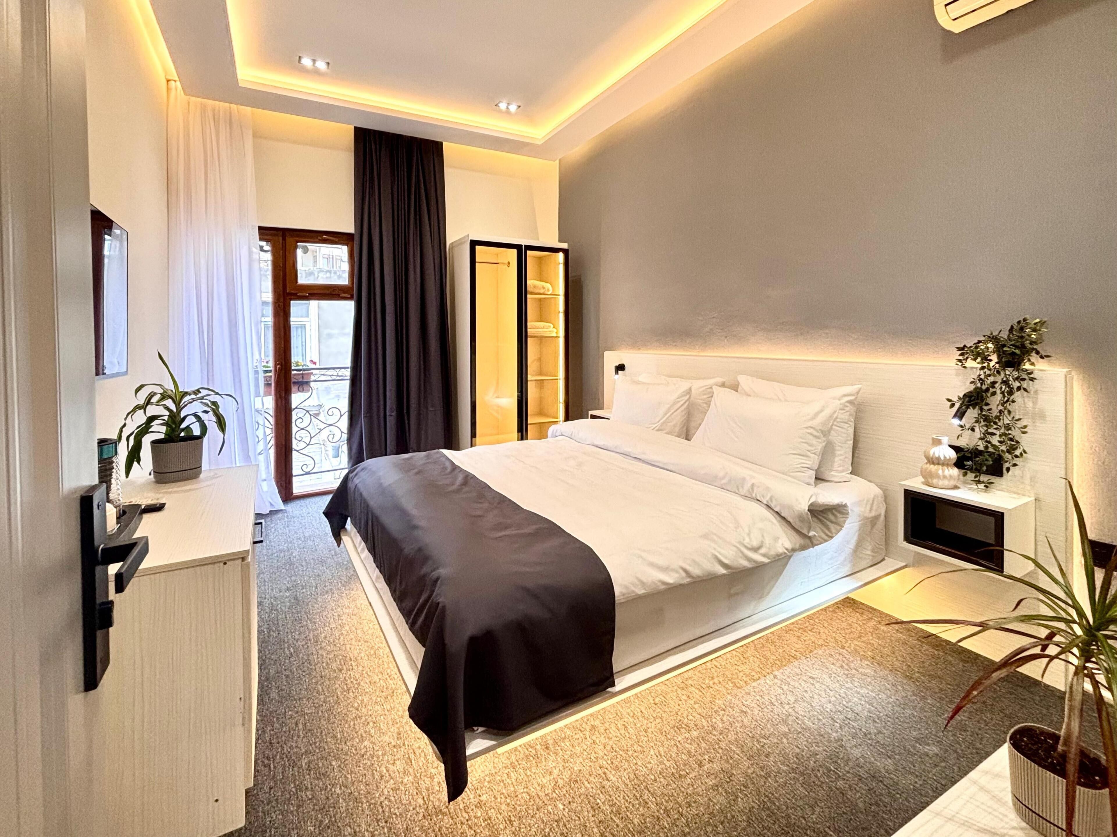 Habitación Deluxe doble, vistas al jardín | Caja fuerte, cortinas opacas, sistema de insonorización