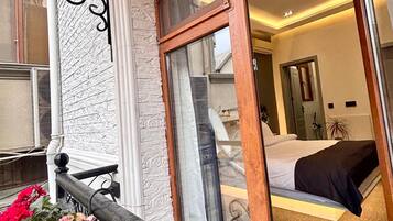 Deluxe Double Room, Garden View | In-room safe, blackout drapes, soundproofing, iron/ironing board