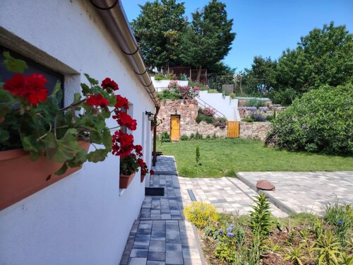 Romantic hideaway, private jacuzzi, feel-good atmosphere