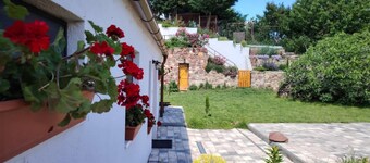 Romantic hideaway, private jacuzzi, feel-good atmosphere