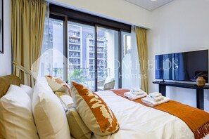 公寓, 陽台, 泳池景觀 | 熨斗/熨衣板、免費無線上網