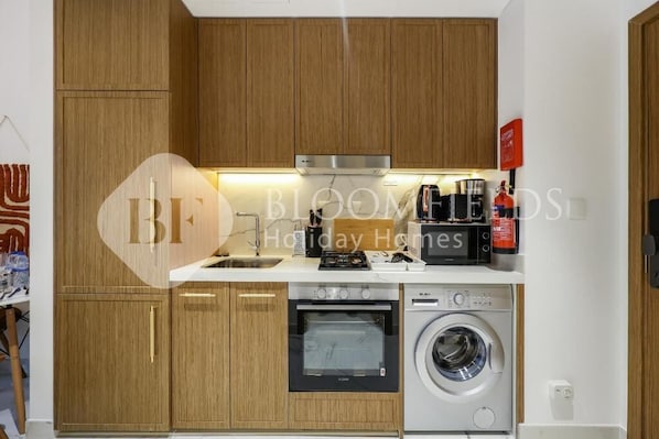 Departamento, balcón, vista a la alberca | Cocina privada