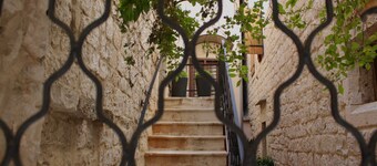 Mala Porta House in the Heart of Trogir Old Town - Two Private Ensuite Rooms