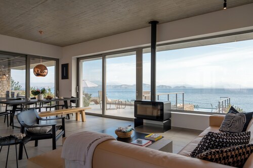 Villa Rosemary,luxury beachfront villa with private pool