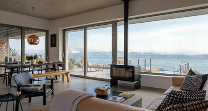 Villa Rosemary,luxury beachfront villa with private pool